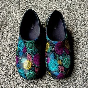 Crocs clogs EUC size 8